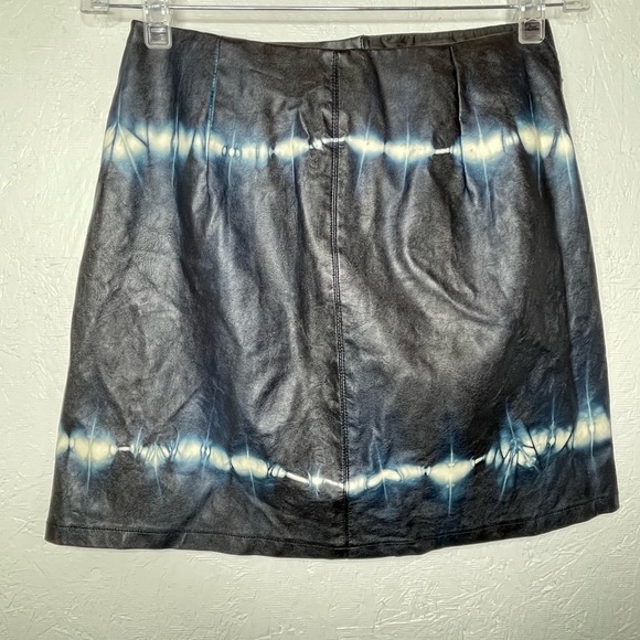 Zara Women's Black Faux Leather Tie Dye Snap Front A-Line Mini Skirt Size Small - Picture 7 of 8